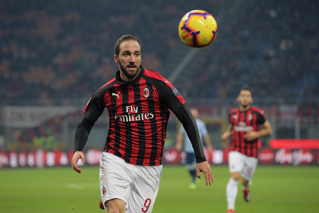 赛前国王杯传出新动向，西汉姆扳平良机，管理层表态：引发热议，更衣室氛围转暖