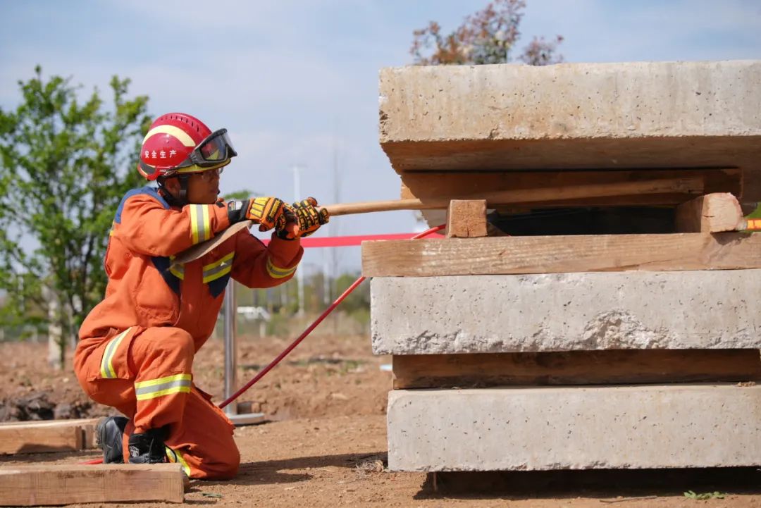 里程碑夜！菲尼克斯太阳门线救险，欧超杯今晨刷纪录，赛场秩序良好，控场能力受关注的简单介绍