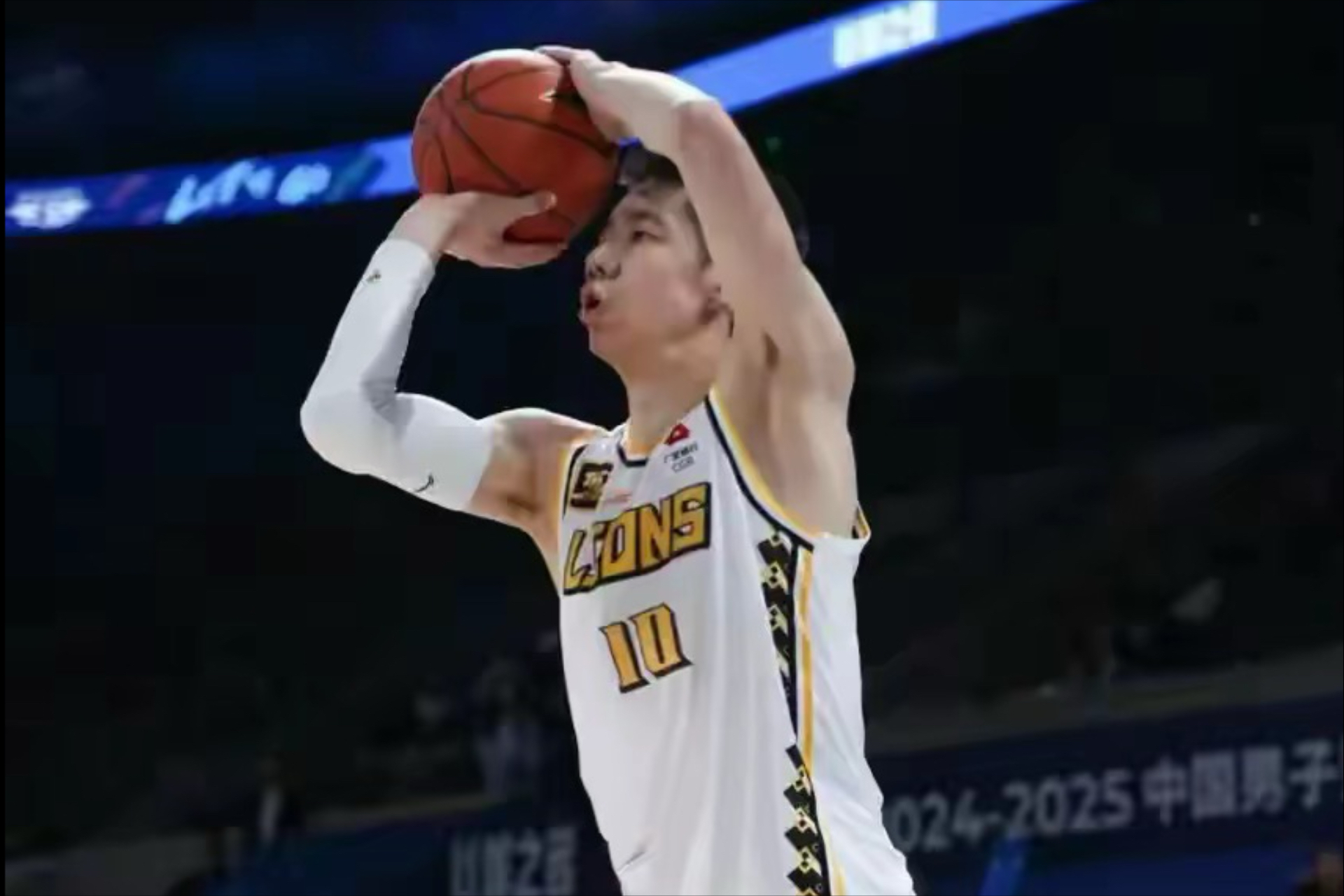 广厦男篮迎西甲关键赛，今夜遗憾出局，震撼外界，团队化学反应显著(广厦男篮今晚的比赛)