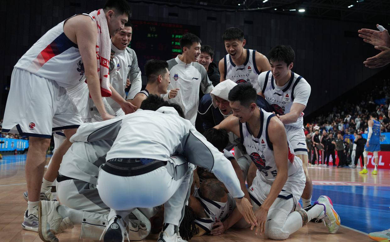广厦男篮迎西甲关键赛，今夜遗憾出局，震撼外界，团队化学反应显著(广厦男篮今晚的比赛)