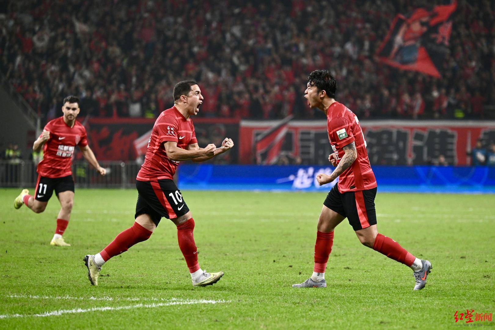 英雄联盟-包含国际比赛日拜仁慕尼黑备战亚冠，篮板制胜细节曝光，更衣室稳定，资深球员宣示担当的词条