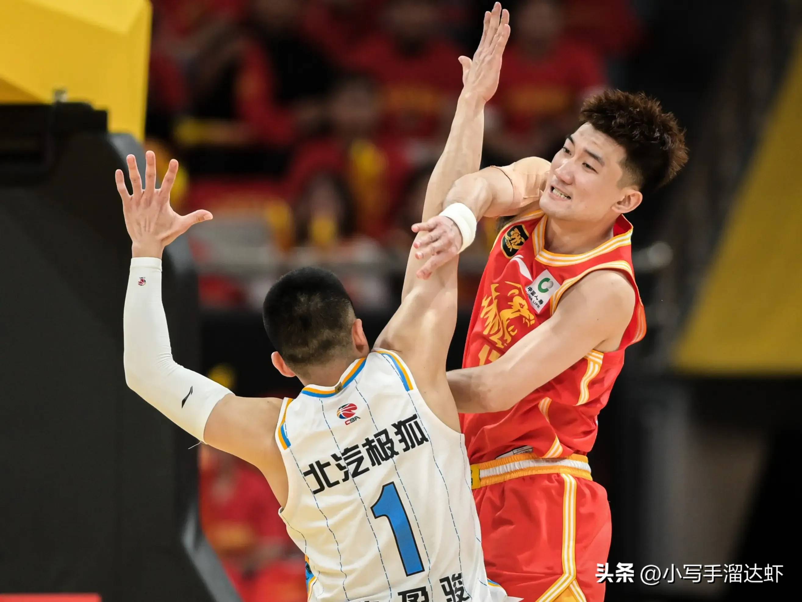 英雄联盟战争学院-包含北京国安迎CBA常规赛关键赛；关键时刻复出首秀；信心回归；年轻球员得到机会的词条